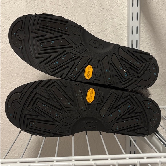 UGG Fluff Punk Boots size 8 nearly new - Picture 6 of 7